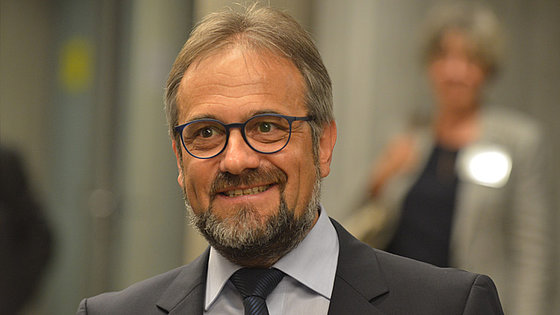 »Es ist besonders wichtig, die Menschen im Blick zu behalten.« Bischof Harald Rückert über die Jahreslosung »Seid barmherzig, wie auch euer Vater barmherzig ist« (Lukasevangelium 6,36).