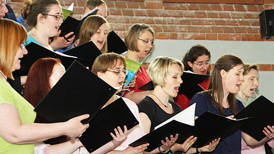 Der Konferenzchor »Chornblume« bei einem Auftritt während einer Jahrestagung der Ostdeutschen Konferenz.