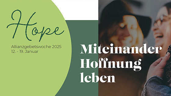 Links das englische Wort »Hope« und »Allianzgebetswoche  2025 12. - 19. Januar« in einem Kreisausschnitt. Rechts das Motte der diesjährigen Aktion: »Miteinander Hoffnung leben« vor einem unscharfen Foto mit zwei fröhlichen Gesichtern.