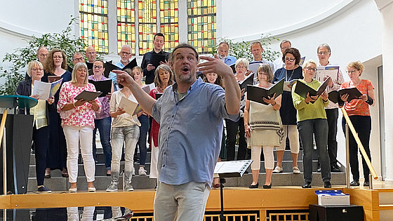 Dynamisch gelebte Musik ist ohne Ende. – In Kassel beendete der Christliche Sängerbund seine Arbeit. Dort begann aber auch die inhaltliche Weiterführung in neuen Strukturen. 