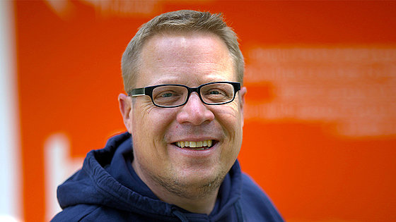 »Dass Gott, der uns in Jesus Christus begegnet, nicht nur Halt, Trost und Hoffnung gibt, sondern es ein Glaube mit Gesicht, Händen und Füßen ist«, begeistert Dominic Kirchner-Schmidt.