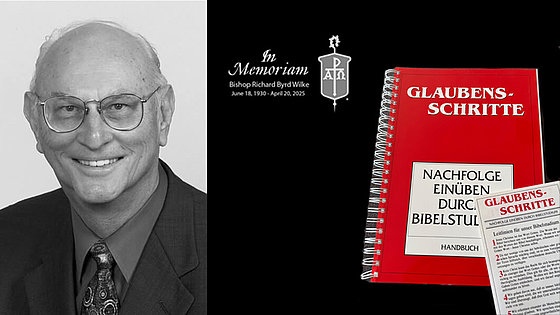 Links: Ein älterer Mann mit Stirnglatze und Brille lächelt freundlich. Mitte: Name und Lebensdaten von Bischof Wilke und das Bischofszeichen. Rechts: Ein Handbuch von »Glaubensschritte« mit Spiralbindung und eine Seite dieses Handbuchs.