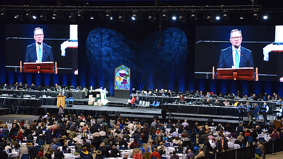 Die Generalkonferenz 2024 findet in Charlotte, im US-Bundesstaat North Carolina statt. Im Bild eine Plenumsveranstaltung der außerordentlichen Generalkonferenz von 2019 in St. Louis, US-Bundesstaat Missouri. 