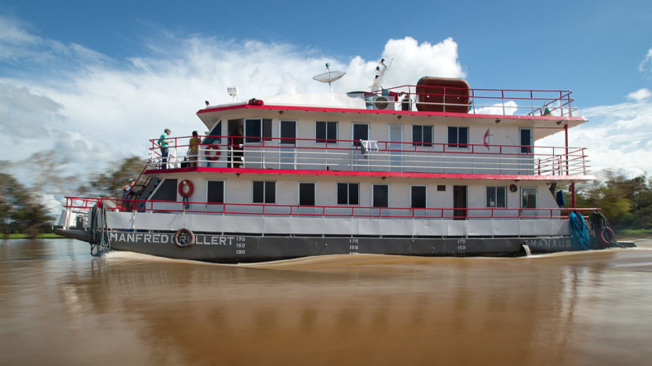 Das »Boot der Hoffnung« trägt offiziell den Namen »Manfred Grellert«. Hier ist es auf dem Amazonas in der Nähe der nordbrasilianischen Stadt Manaus unterwegs, um mit freiwilligen medizinischen Teams abgelegene Orte entlang des Flusses zu versorgen. 