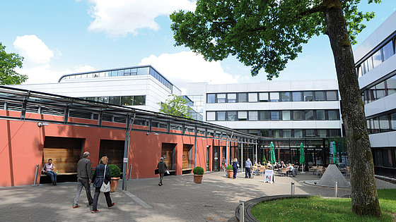 Das evangelisch-methodistische Krankenhaus Martha-Maria fusioniert mit dem römisch-katholischen Krankenhaus St. Theresien. Die beiden Kliniken sehen in dem ökumenischen Verbund ein Modellprojekt für Nürnberg und darüber hinaus.