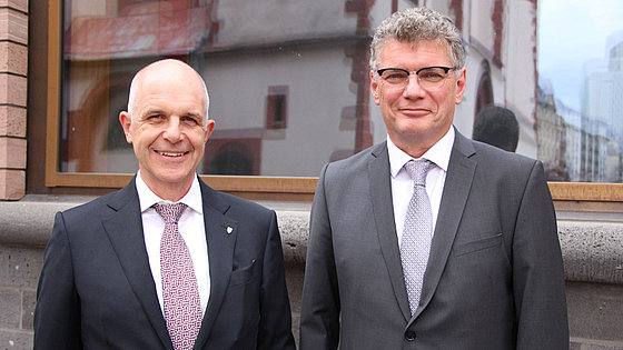 Pastor Stephan Ringeis (rechts) ist der neue Aufsichtsratsvorsitzende des bundesweit agierenden Gesundheits- und Pflegedienstleisters Agaplesion. Neben ihm der Vorstandsvorsitzende Dr. Markus Horneber.