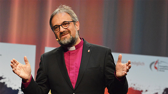 Jesus weise niemanden ab. Wer zu ihm komme, erfahre »ungeteilte Zuwendung und rückhaltlose Annahme«. Das sagt Bischof Harald Rückert in seiner Kurzauslegung zur Jahreslosung für das Jahr 2022.
