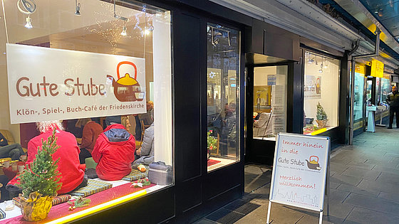 Seit Anfang Dezember gibt es in Bremerhaven die »Gute Stube«. Von Donnerstag bis Sonntag bietet die dortige evangelisch-methodistische Gemeinde ein »Klön-, Spiel- und Buch-Café« an. Die Resonanz ist gut.