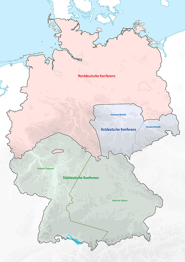 Gezeigt wird eine Deutschlandkarte. Sie ist in drei Hauptbereiche unterteilt: die Norddeutsche Konferenz, die Ostdeutsche Konferenz und die Süddeutsche Konferenz. Innerhalb jeder dieser großen Zonen sind kleinere Bezirke markiert.