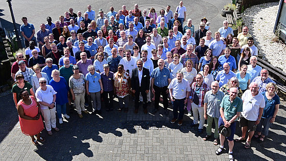 Die Pastoren und Pastorinnen der Norddeutschen Konferenz sowie die gewählten Delegierten