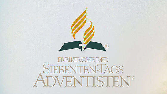 Das Logo der Freikirche der Siebenten-Tags-Adventisten. Die bayerischen Adventisten haben soeben im Rahmen ihrer Landesversammlung beschlossen, Frauen für das pastorale Amt zu ordinieren.