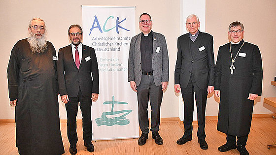 Der neu gewählte Vorstand der ACK in Deutschland (v.l.): Erzpriester Radu Constantin Miron, Bischof Harald Rückert, Reverend Christopher Easthill, Weihbischof Dr. Nikolaus Schwerdtfeger, Landesbischof Friedrich Kramer.
