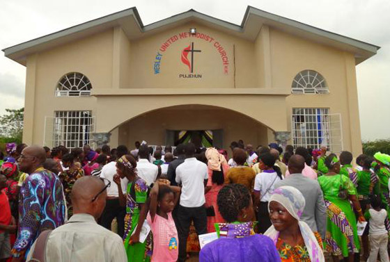 Freude in Sierra Leone anlässlich der Einweihung einer Kirche im Dezember 2017