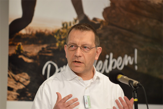 Der Osnabrücker EmK-Pastor Olaf Wischhöfer legte in seiner Bibelarbeit die »energische, aber liebevolle Einladung Jesu, in die Tiefe hinauszufahren,« aus.