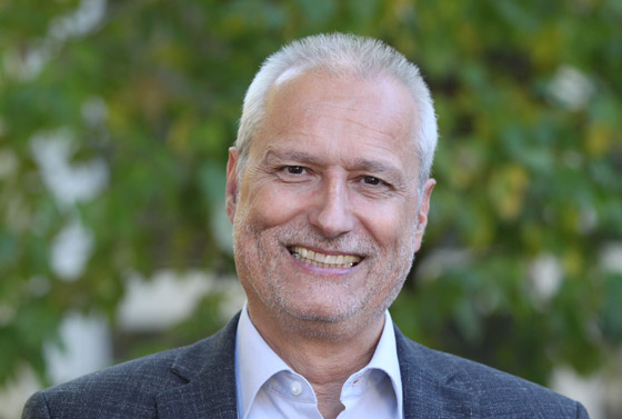 Holger Eschmann lehrt als Professor Praktische Theologie an der Theologischen Hochschule der Evangelisch-methodistischen Kirche in Reutlingen. 