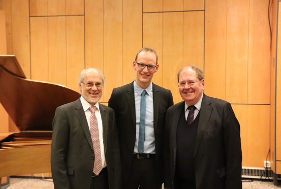 Der neue Professor für Systematische Theologie an der THR: Stephan von Twardowski. Links von ihm der Rektor der THR, Prof. Dr. Roland Gebauer, rechts sein Doktorvater Prof. Dr. Michael Welker.