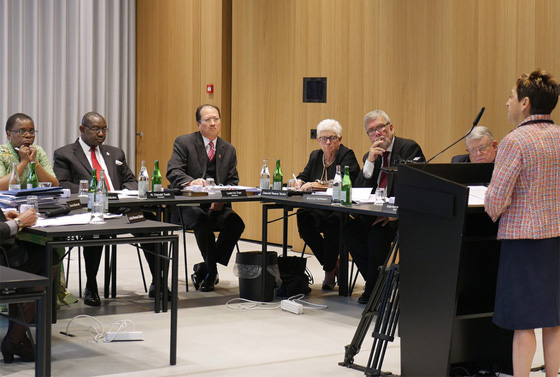 EmK-Bischöfin Cynthia Fierro Harvey, im Südosten der USA für die Region im Bundesstaat Louisiana zuständig, spricht die Mitglieder des in Zürich tagenden Rechtshofs der EmK an. 