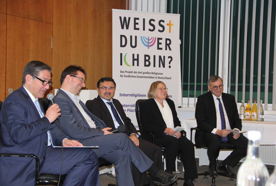 Diskussionsrunde »Wozu braucht die Politik den interreligiösen Dialog?« mit (von links) Abdul-Ahmad Rashid (Moderation), Dr. Michael Blume, Erol Pürlü, Bischöfin i.R. Rosemarie Wenner, Abraham Lehrer.