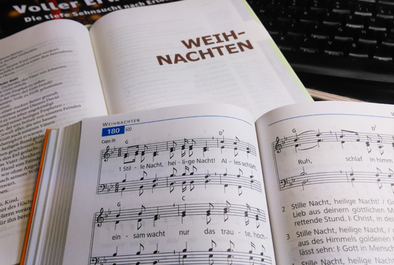 In der Planung eines Gottesdienstes für Heilig Abend gilt ein Lied vielerorts quasi als »gesetzt«: Joseph Mohrs »Stille Nacht, heilige Nacht« mit der Vertonung von Franz Xaver Gruber.