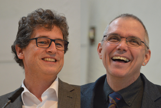 Wie mit Konflikten positiv umgegangen werden kann und trotz Unterschieden Gemeinschaft möglich ist, erklärten Bildungswerkleiter Wilfried Röcker (links) und Buchautor David N. Field.