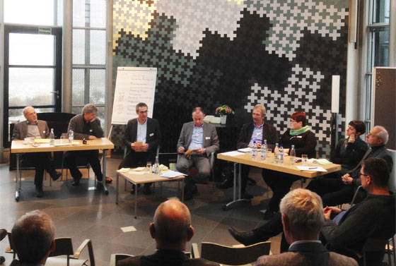 Miteinander im Gespräch beim Fachtag des Forums Sozialdiaonische Ethik: (v.l.) Prof. Dr. Gebauer, Pastor Voller-Morgenstern, Dr. Elsner, Dr. Summerer, Pastor Meischner, Dr. Pötzsch, Pastorin Demmler und Prof. Dr. Eschmann
