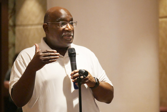 Gregory V. Palmer, Bischof der Konferenz West Ohio in den USA, legt dem Ständigen Ausschuss für Zentralkonferenz-Angelegenheiten die Ergebnisse zur Veränderung der Zentralkonferenz-Strukturen in Afrika vor.