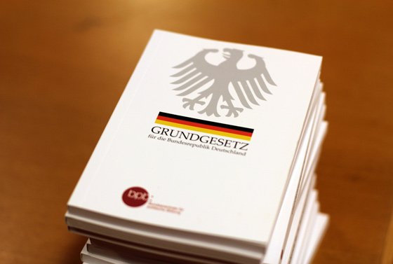 Am 23. Mai 1949 wurde das Grundgesetz beschlossen, einen Tag später trat es in Kraft.