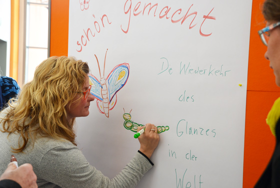 »Stilles Gespräch« über Schönheit – Mitglieder der Konferenz teilen ihre Gedanken über Schönheit nach dem Ende des Theologischen Referates von Pastorin Christin Eibisch mit.