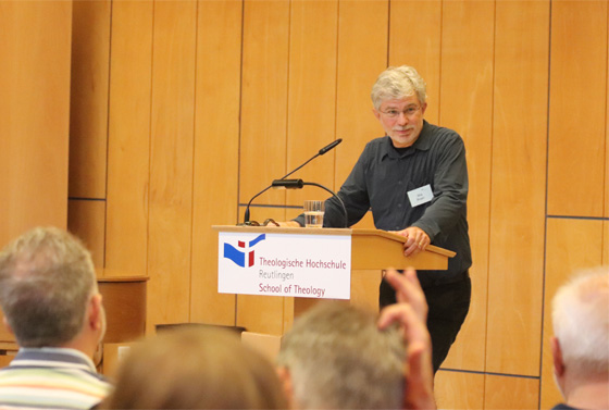 Dr. Jörg Rieger bei seinem Vortrag an der Theologischen Hochschule Reutlingen (THR).