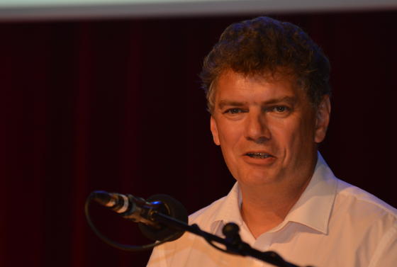 Im Rundfunk sei eine lebensnahe Sprache unverzichtbar und trotzdem könne die Fremdheit des biblischen Wortes mitunter wie eine »Sendestörung« wirken, sagte Stephan Ringeis.