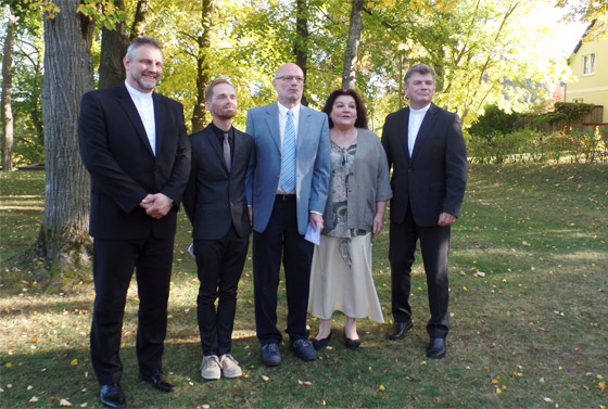 Sonnige Stimmung beim Abschied und Neubeginn in Schwarzenshof (von links): Superintendent Werner Philipp, Martin Schwartz, Ralf Münzner, Angela Münzner, Pastor Stephan Ringeis