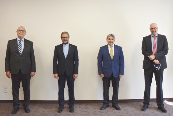 von links: Reinhard Theysohn, Bischof Harald Rückert, Christian Voller-Morgenstern, Uwe M. Junga