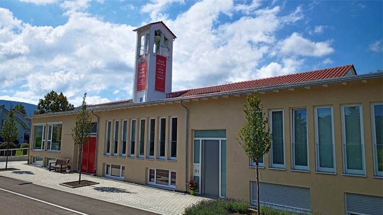 Die umgebaute und renovierte Friedenskirche in Balingen-Frommern.