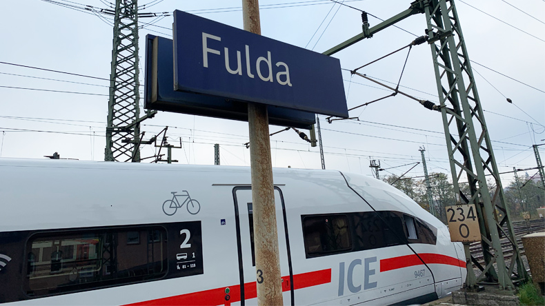 Das in Osthessen gelegene Fulda ist für Reisende in Deutschland aus allen Richtungen vergleichsweise gut und schnell erreichbar. Ein willkommener Tagungsort für den Kirchenvorstand der Evangelisch-methodistischen Kirche.
