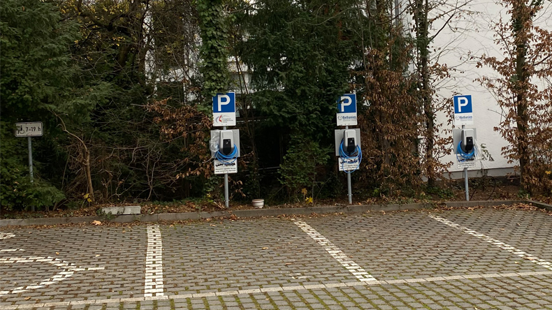 Die »Stromer« können kommen: Auch die Kirchenkanzlei der Evangelisch-methodistischen Kirche hat jetzt eine Ladestation für Elektroautos am kirchenkanzleieigenen Parkplatz.