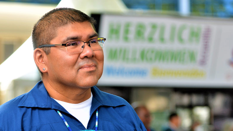 Einer von 0,004 Prozent derer die von der nordamerikanischen Urbevölkerung »überlebt« haben: Glen »Chebon« Kernell, Angehöriger des Clans der Muskogee Cree in der Volksgruppe der nordamerikanischen Seminolen.