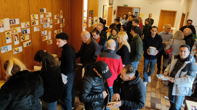 Farsi, Deutsch und Englisch – großes Stimmengewirr und herzliche Gemeinschaft beim farsi-deutschen EmK-Begegnungstag in Fürth.