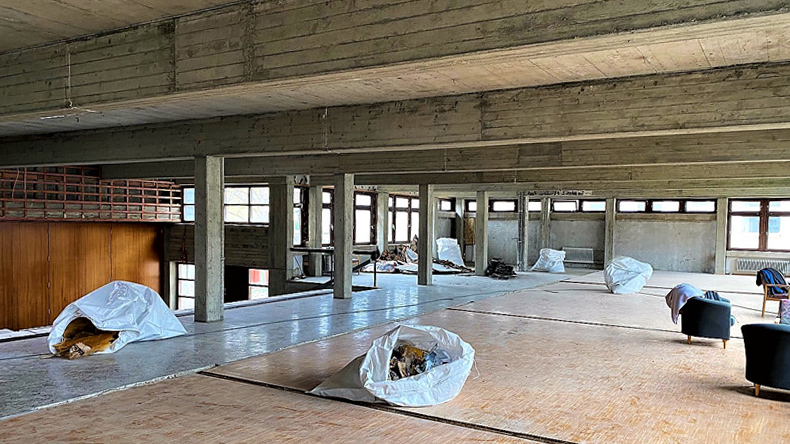 Die Theologische Hochschule Reutlingen saniert und erweitert ihren Campus. Im Bild der komplett entkernte Unterrichtstrakt des bisherigen Lehrgebäudes. Die Wiederinbetriebnahme ist für den Herbst 2024 geplant.