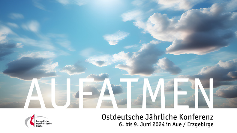Blauer Himmel, weiße Wolken und eine leicht verschleierte Sonne laden zum Aufatmen ein. Mit weißen Großbuchstaben ist dieses Konferenzmotto unten im Bild eingefügt. Darunter stehen die Angaben zu Ort und Dauer der Konferenz: 6. bis 9. Juni in Aue.